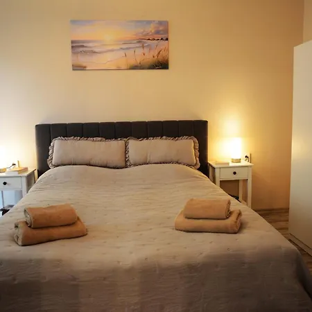 Beachside 2br Gem Lazur Lejlighed *